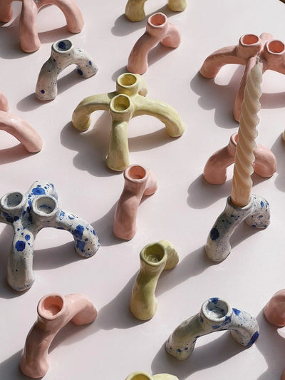 Single keramik lysestage af Emma Heegaard | Hvid/Blå Splash Emma Heegaard