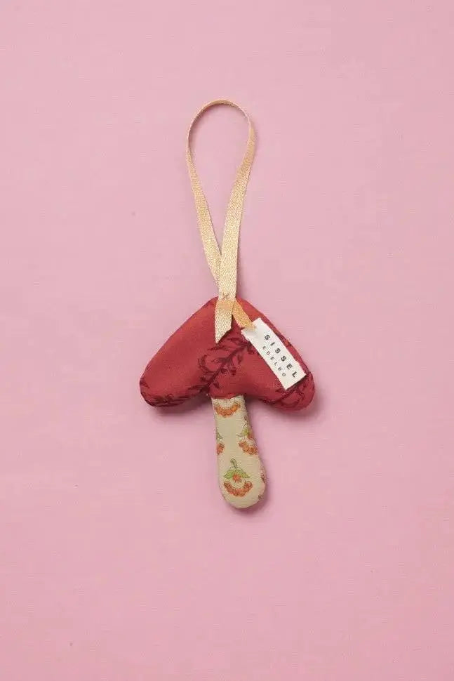 Sissel Edelbo | Champignon i silke | River Red Sissel Edelbo