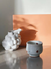 Sky kande af Christina Iversen Studio i creme, keramik Christina Iversen Studio