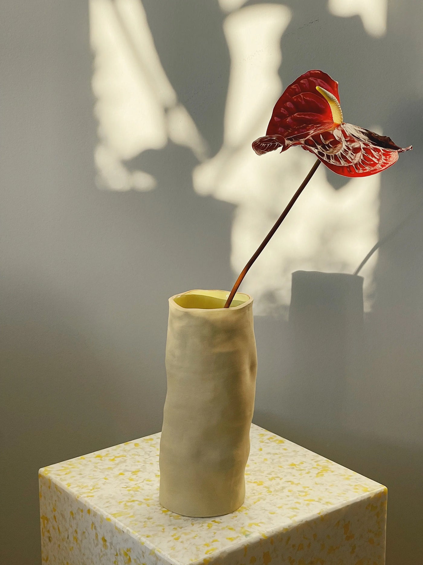 Straw vase | Gul H25cm Studio Hafnia