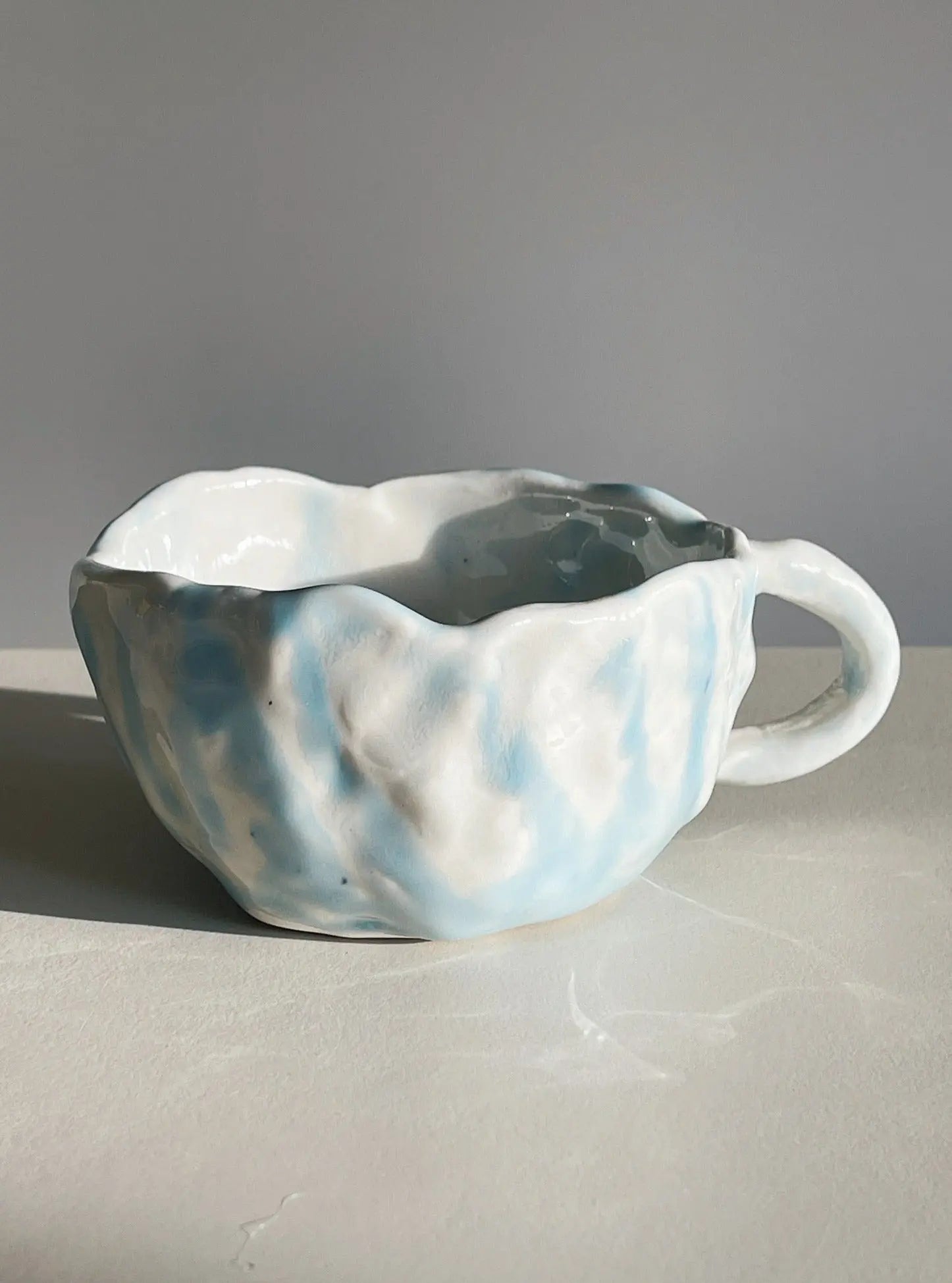 The Big Sea Mug | Lyseblå og hvid Studio Hafnia