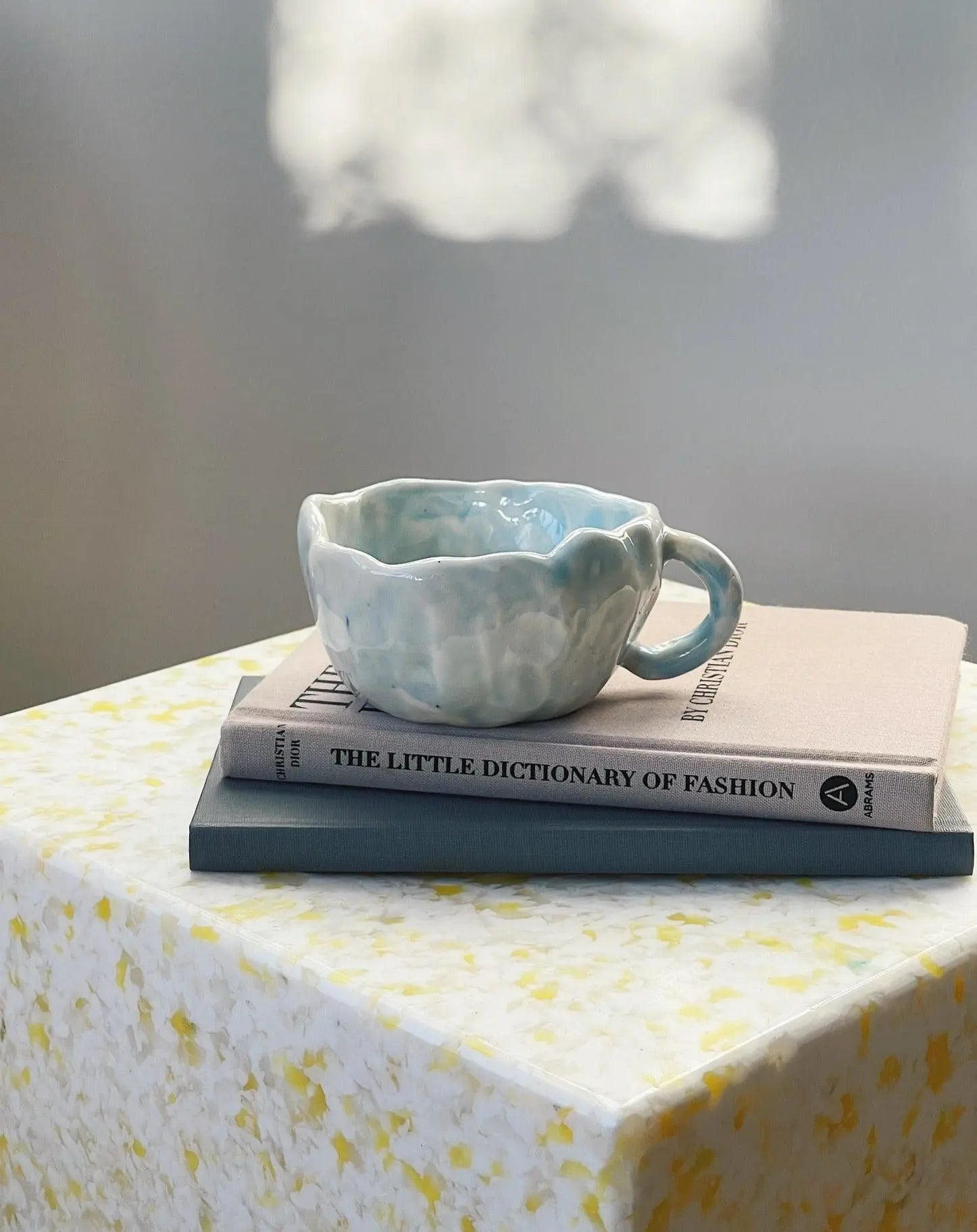 The Big Sea Mug | Lyseblå og hvid Studio Hafnia