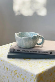 The Big Sea Mug | Lyseblå og hvid Siup Studio