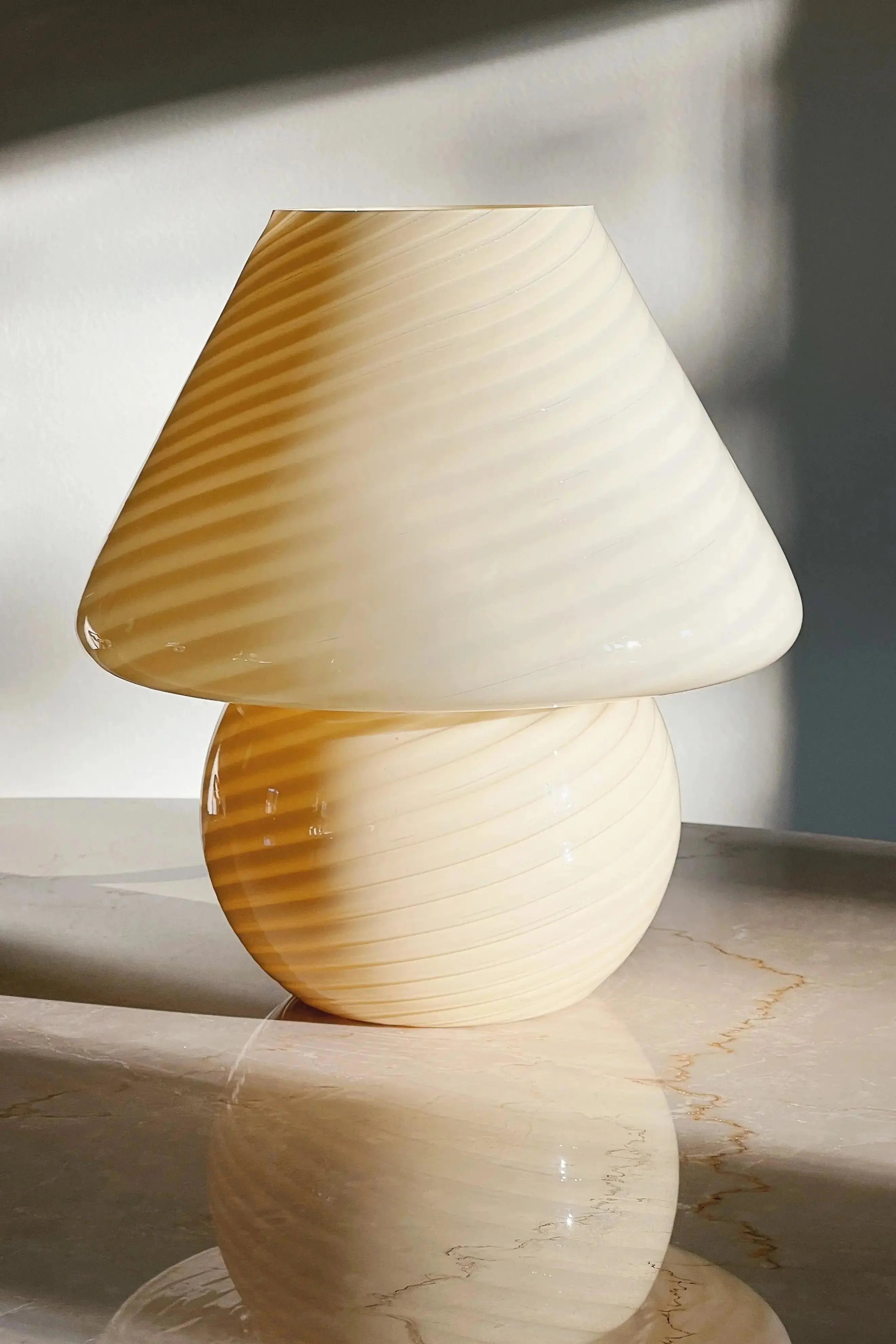 Vintage Murano Mushroom bordlampe | Lysegul/creme, H27 cm Studio Hafnia