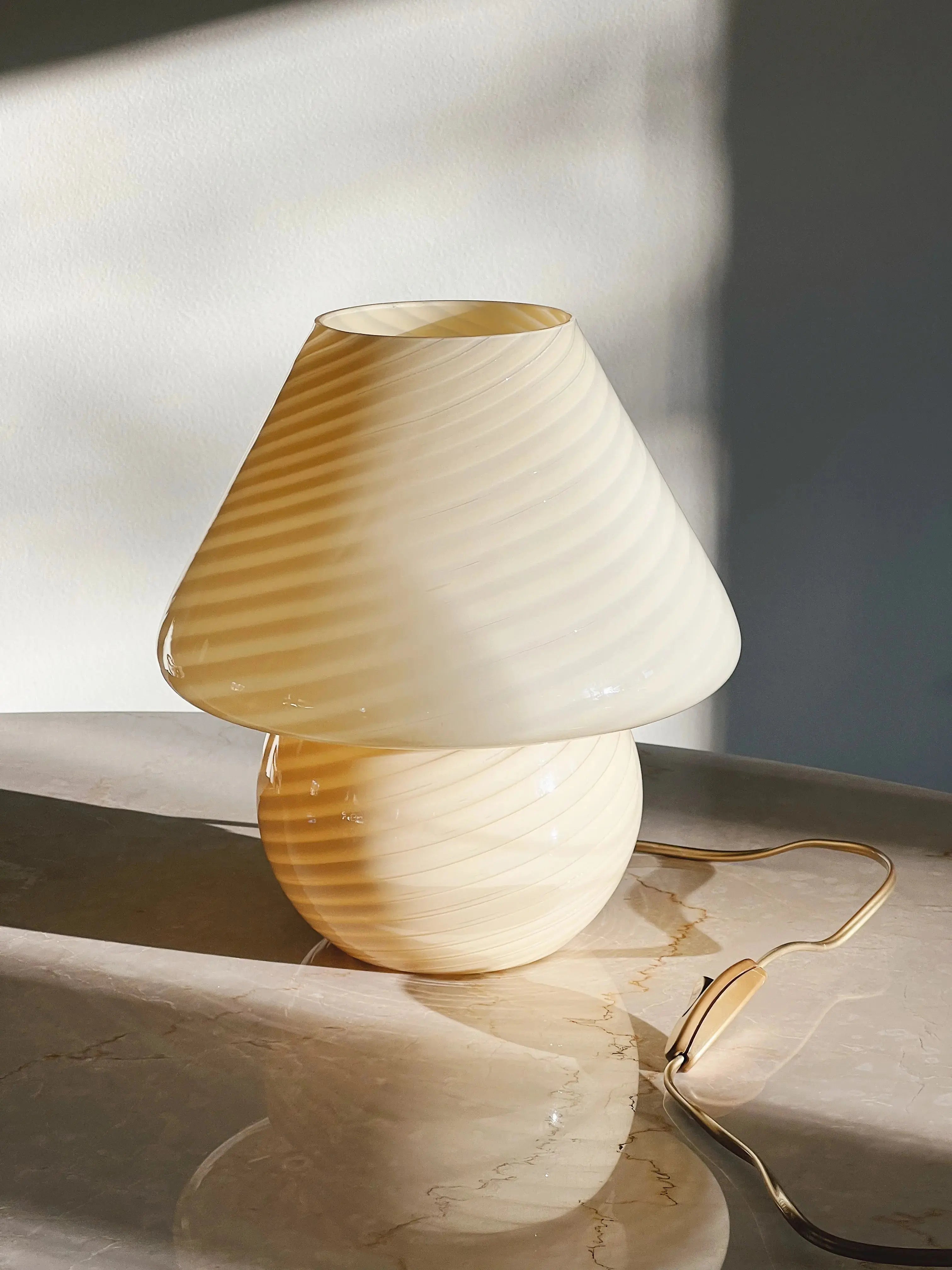 Vintage Murano Mushroom bordlampe | Lysegul/creme, H27 cm Studio Hafnia