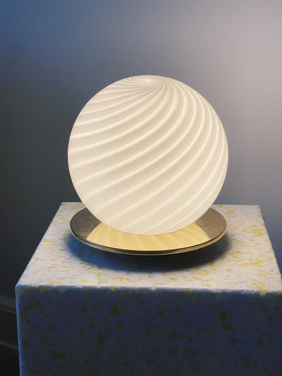 Vintage Murano swirl globe bordlampe | Hvid, H22 cm Murano