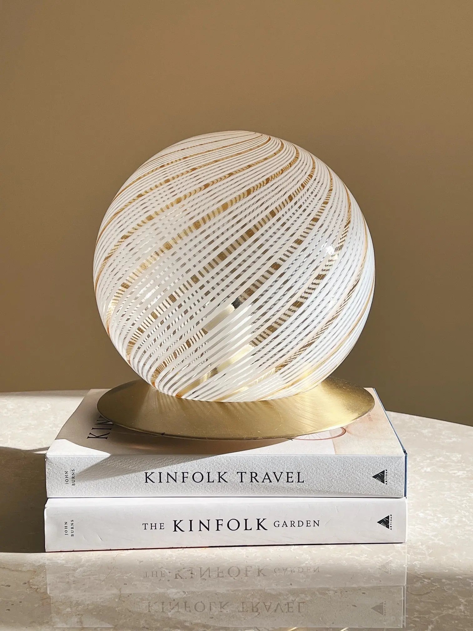 Vintage Murano swirl globe bordlampe | Klar/guld glas, H25 cm Studio Hafnia