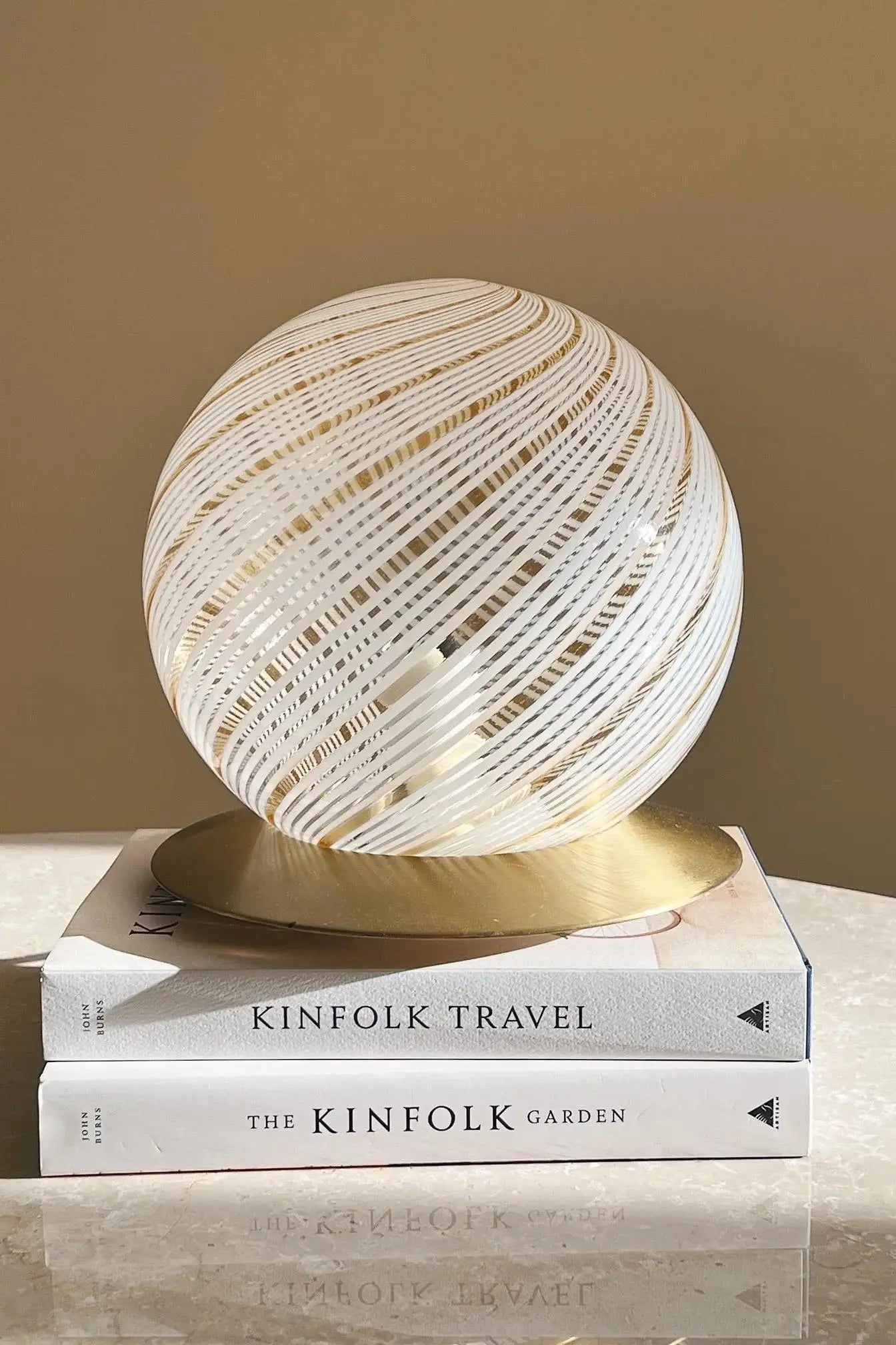 Vintage Murano swirl globe bordlampe | Klar/guld glas, H25 cm Studio Hafnia